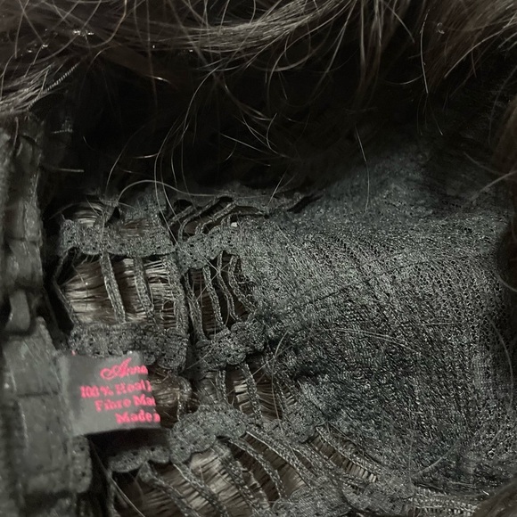 Anna Emma Elegant Black Wig with Bangs Soft Curls Women's Wig - Picture 5 of 7